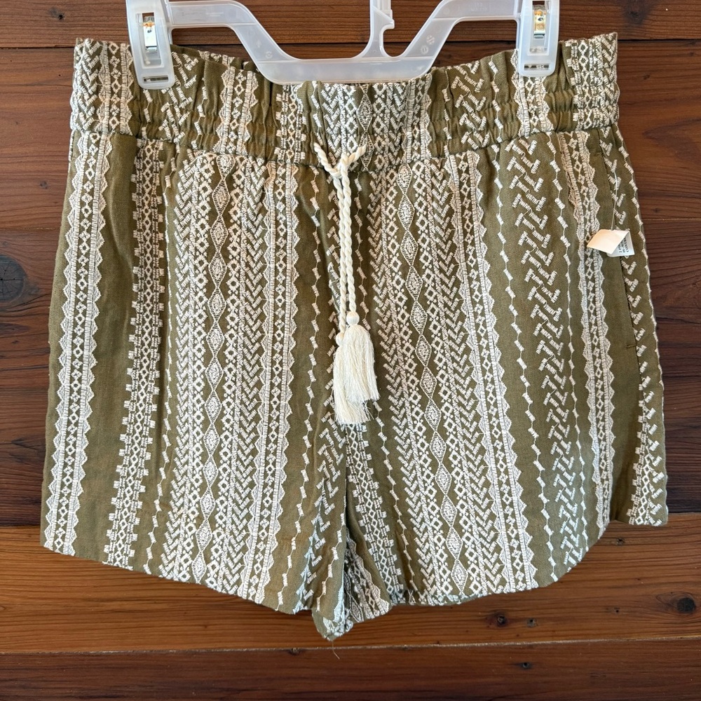 House of Harlow High Waist Green embroidered shorts